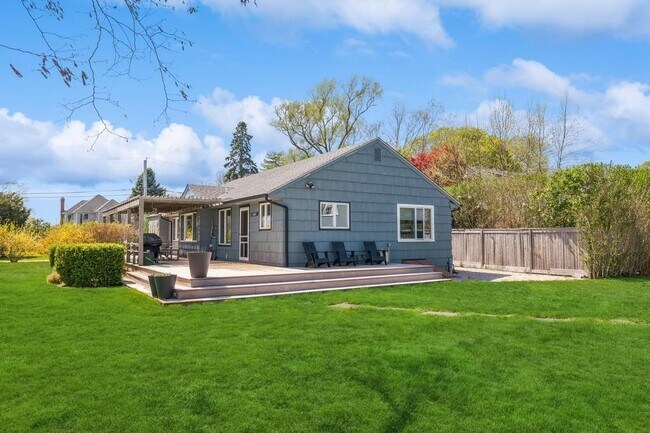 property at 5 Bay Ave