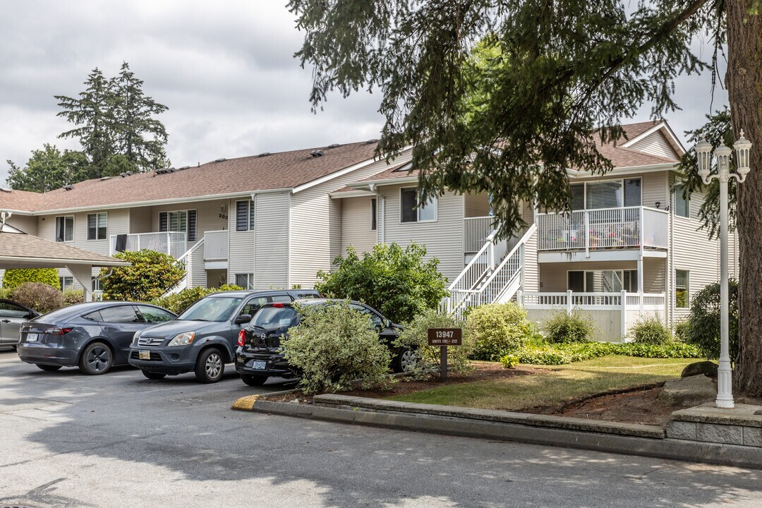 13939 72 Av in Surrey, BC - Building Photo