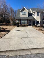 120 Chastain Cir in Newnan, GA - Building Photo
