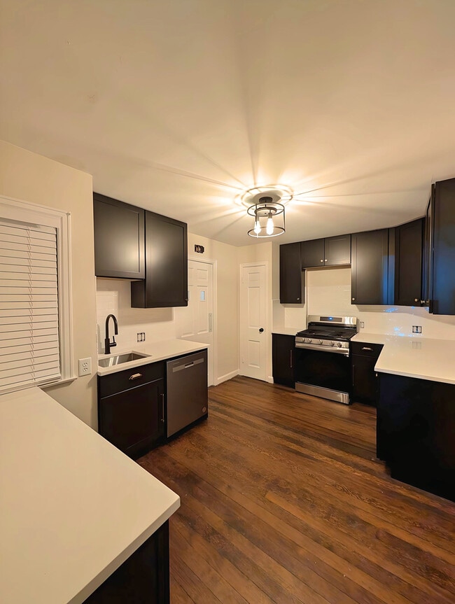 2734 N Avondale Blvd in Milwaukee, WI - Foto de edificio - Building Photo