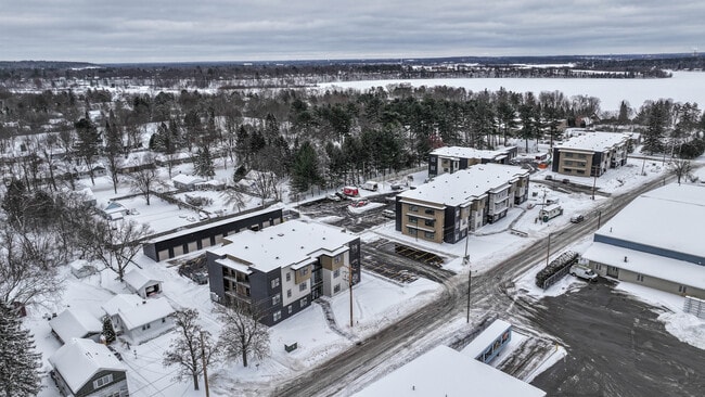 Evergreen Landing Apartments on 8th in Wausau, WI - Foto de edificio - Building Photo