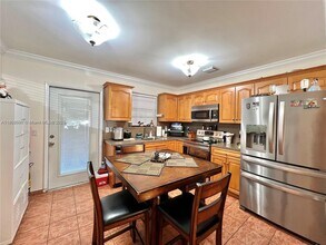 5727 SW 22nd St in Miami, FL - Building Photo - Building Photo