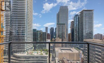 21 Balmuto St in Toronto, ON - Building Photo - Building Photo