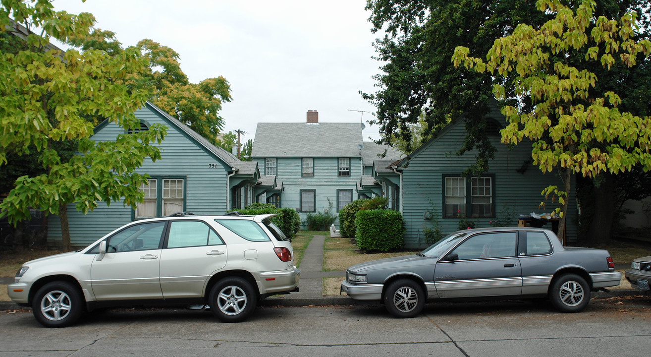 751 E 14th Ave in Eugene, OR - Building Photo