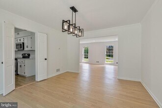 1912 Hull Rd in Vienna, VA - Building Photo - Building Photo