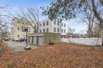 62 Fuller St, Unit 3 in Boston, MA - Foto de edificio - Building Photo