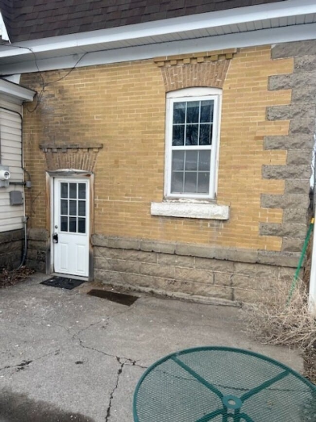 property at 313 N 1st St W