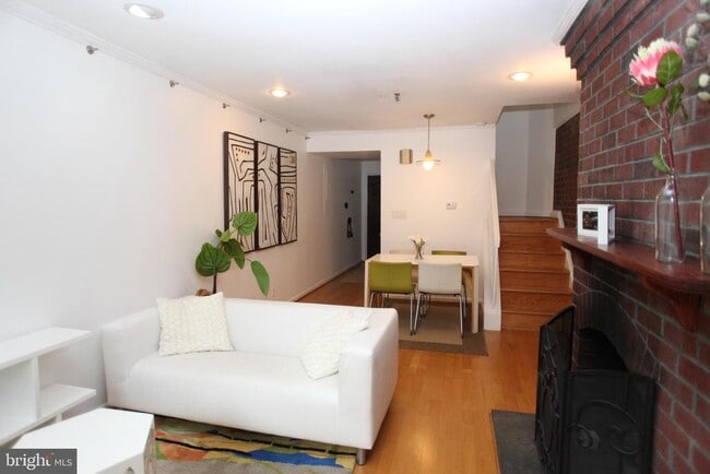 1070 Paper Mill Ct in Washington, DC - Building Photo - Building Photo