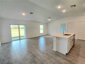 909 NW 30th St in Cape Coral, FL - Building Photo - Building Photo