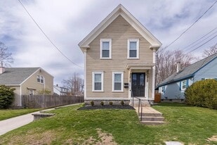 340 Harrison St, Unit Apt 1 in Manchester, NH - Building Photo