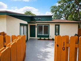 1016 Manor Dr in Palm Springs, FL - Building Photo