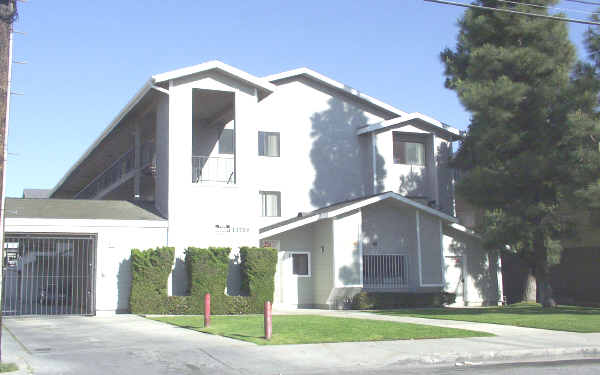 Greystone Apartments in Hawthorne, CA - Foto de edificio - Building Photo