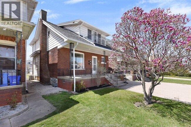 1069 Marentette Ave in Windsor, ON - Building Photo - Building Photo