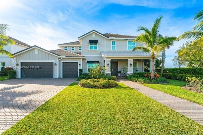 property at 983 Hookline Cir