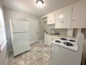 2115 Double Oaks Rd in Charlotte, NC - Building Photo - Building Photo