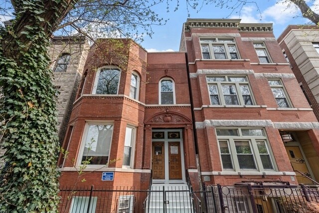 2153 W Potomac Ave, Unit 01F in Chicago, IL - Building Photo