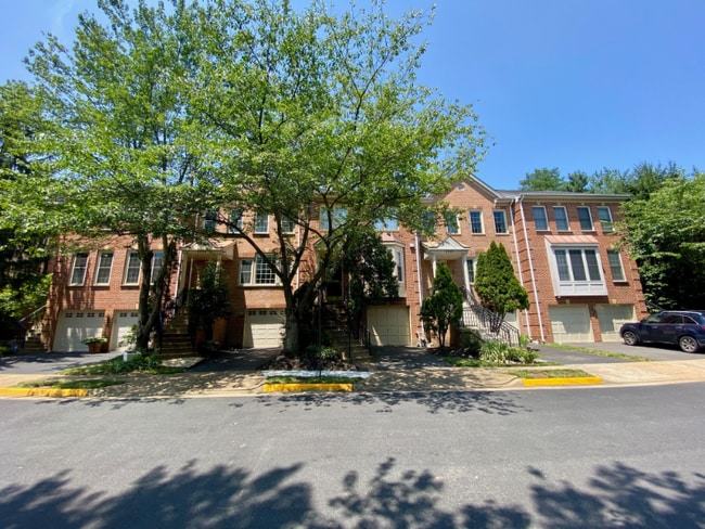 3004 Fallswood Glen Ct in Falls Church, VA - Building Photo - Building Photo