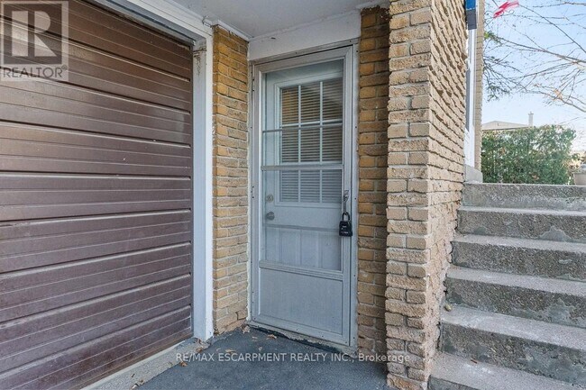 2012 Bonnymede Dr in Mississauga, ON - Building Photo - Building Photo