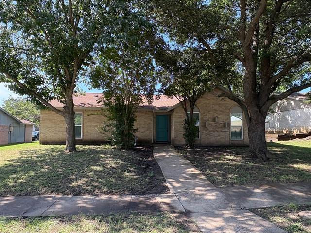 1226 Canyon Oaks Dr in Lancaster, TX - Building Photo