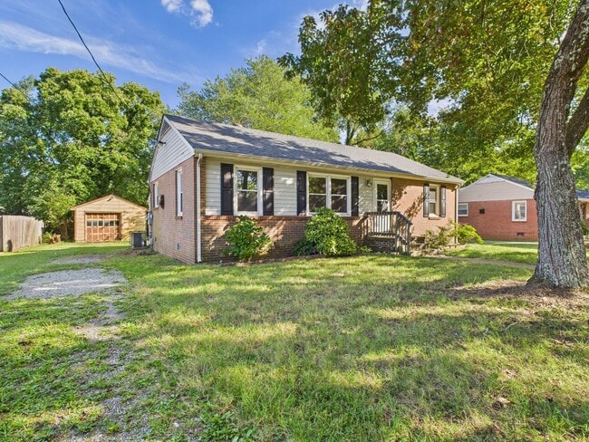 1031 Derrymore Rd in Richmond, VA - Foto de edificio - Building Photo