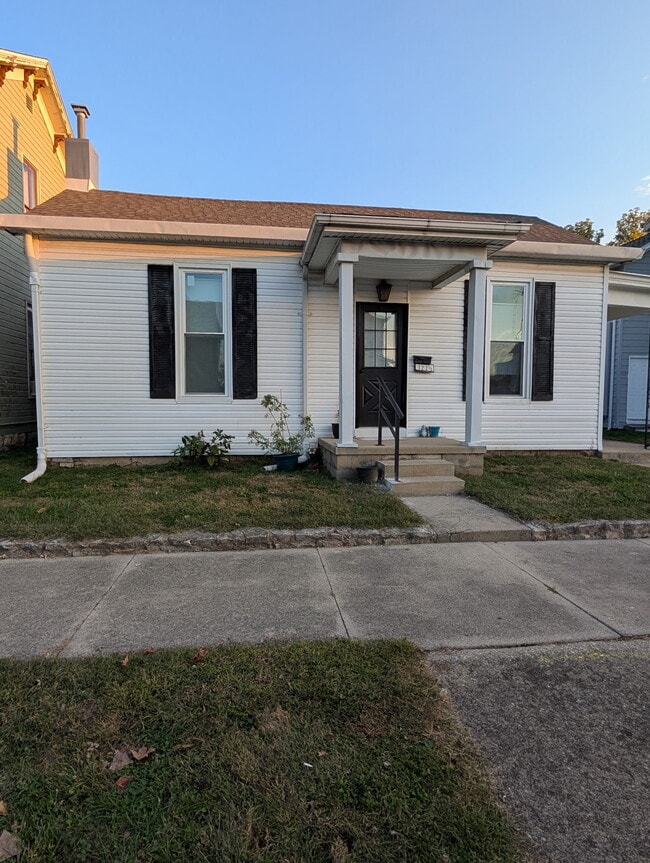 property at 122 W Somers St