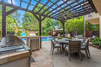 4724 Noble Ave in Los Angeles, CA - Building Photo - Building Photo
