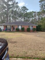 141 Michael St in Bloomingdale, GA - Building Photo