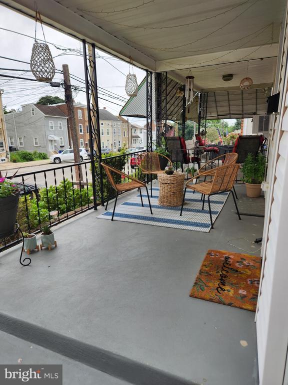 property at 212 W 6th Ave