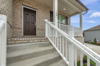 104 Millbrook Dr in Spring Hill, TN - Building Photo - Building Photo