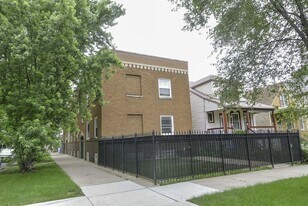 1409 W Erie St, Unit A06C in Chicago, IL - Building Photo
