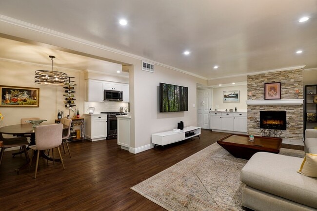 4528 Colbath Ave in Los Angeles, CA - Foto de edificio - Building Photo