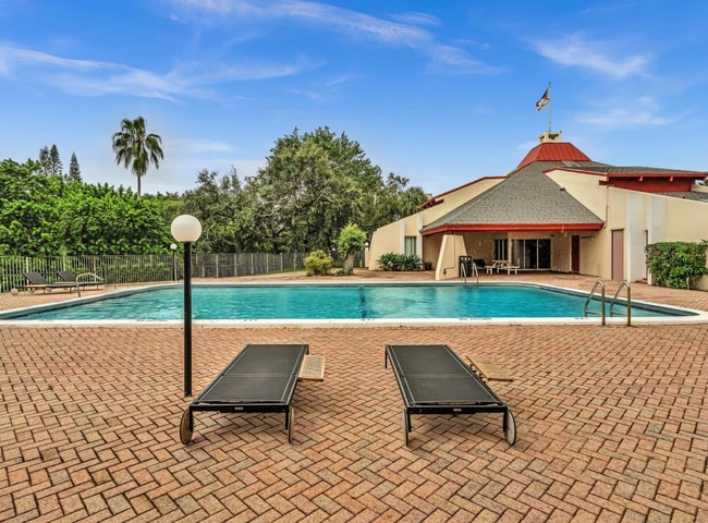 604 NW 13th St, Unit 16 in Boca Raton, FL - Building Photo - Building Photo