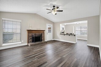 108 Kings Row in Garland, TX - Foto de edificio - Building Photo