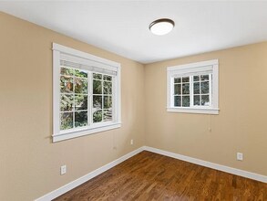 13341 31st Ave NE in Seattle, WA - Foto de edificio - Building Photo