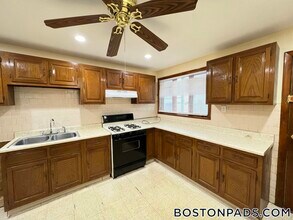 227 Holland St in Somerville, MA - Building Photo - Building Photo