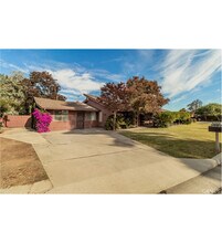 5171 E Grant Ave in Fresno, CA - Building Photo - Building Photo