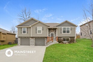 805 Emerson Dr in Belton, MO - Building Photo