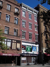 17 W 8th St in New York, NY - Building Photo - Building Photo