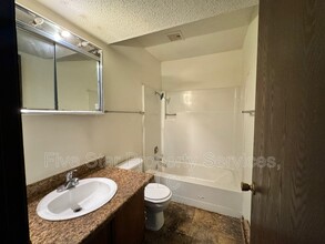 2070 W Washington St in Springfield, IL - Building Photo - Building Photo