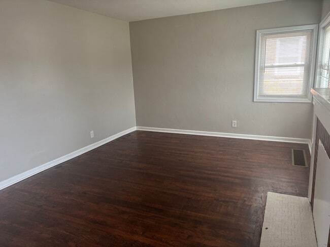 6625 Thurston Ave in Berkeley, MO - Building Photo - Building Photo