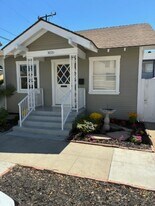 3020 E 17th St in Long Beach, CA - Building Photo