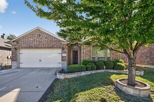 4536 Fern Valley Dr in Fort Worth, TX - Building Photo