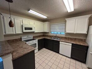 2320 Aquaduct Dr in Bedford, TX - Building Photo - Building Photo