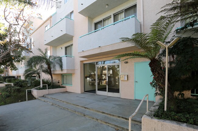 Clarington Apartments in Los Angeles, CA - Building Photo - Building Photo