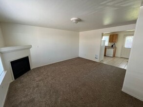 1726 SW Juniper Ave in Redmond, OR - Building Photo - Building Photo