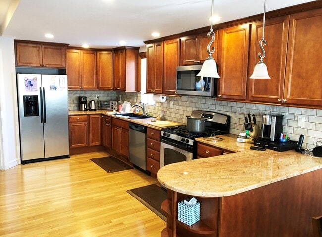 42 Etna Rd in Dedham, MA - Building Photo - Building Photo