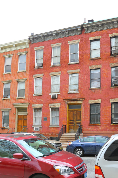 Smith House Apartments in New York, NY - Building Photo