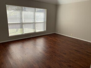 3626 English Oak Dr in Garland, TX - Building Photo - Building Photo