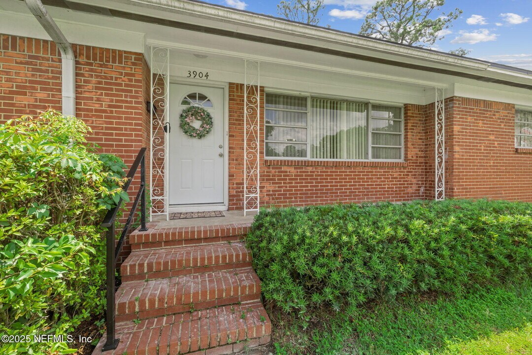 3904 Via De La Reina in Jacksonville, FL - Building Photo