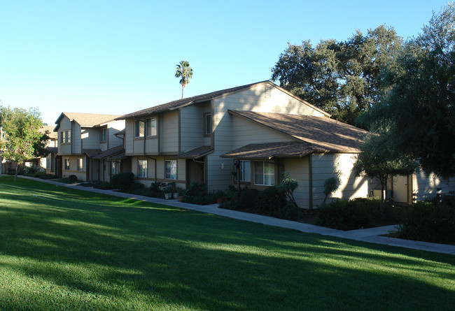 Montgomery Oaks Apartments in Ojai, CA - Building Photo - Building Photo